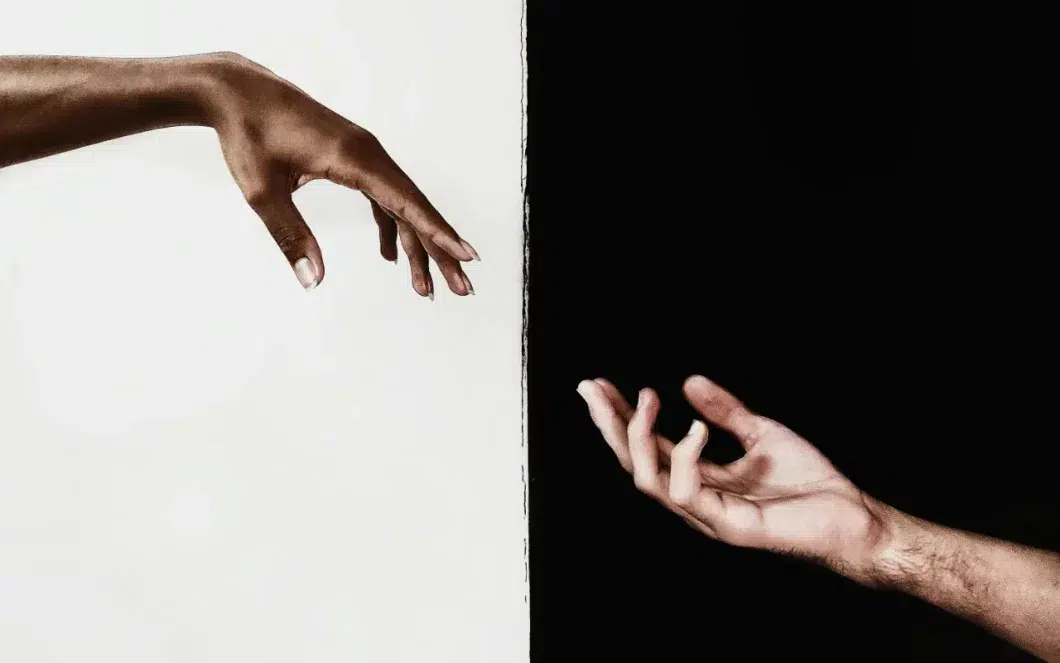 Illustration symbolisant la prise de décision professionnelle et l'entourage de conseil